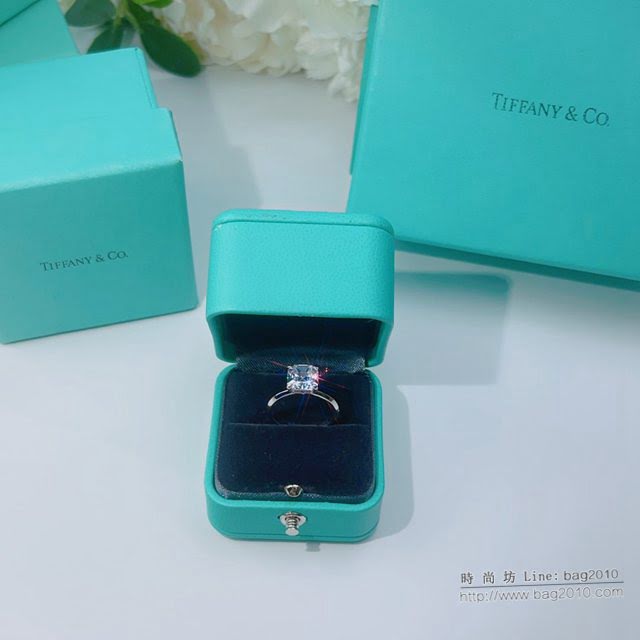 Tiffany純銀飾品 蒂芙尼女士專櫃爆款方鑽四爪鑲嵌戒指  zgt1770